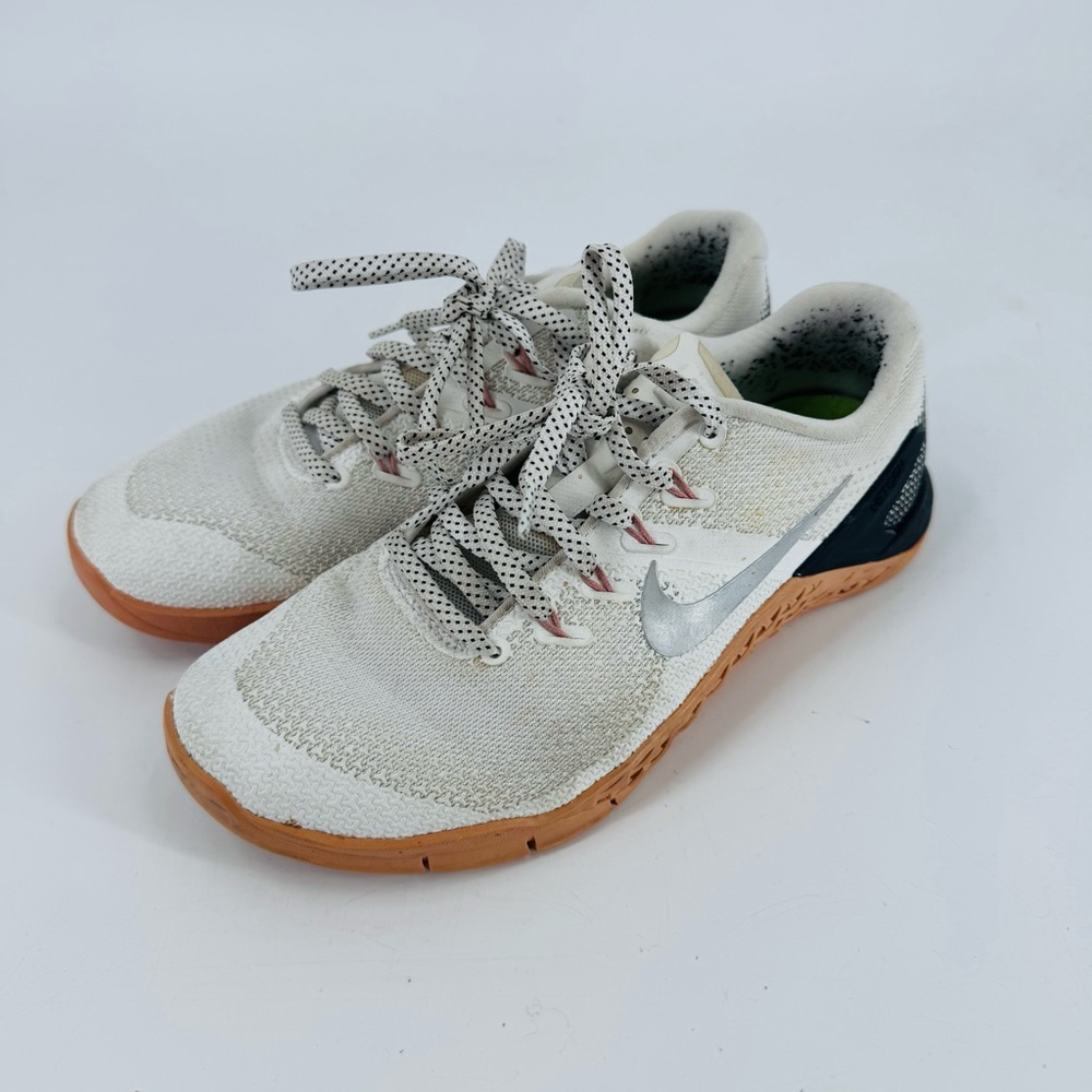 Nike Women’s Metcon Training Shoes White Black Silver Size 7.5 CrossFit Gym